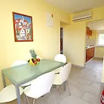 Solaris Modern With Sea View & Free Private Parking Apartamento