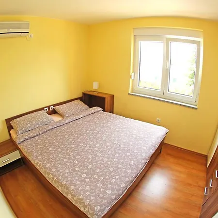 Solaris Modern & Comfortable Apartments With Free Private Parking