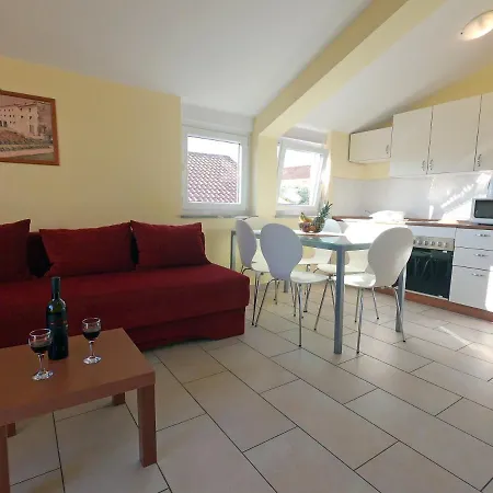 Solaris Modern & Comfortable Apartments With Free Private Parking