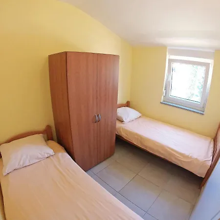 Solaris Modern & Comfortable Apartments With Free Private Parking