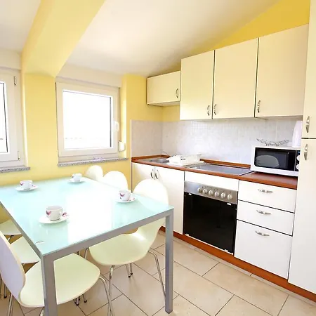 Solaris Modern Apartments With Free Private Parking דירה *