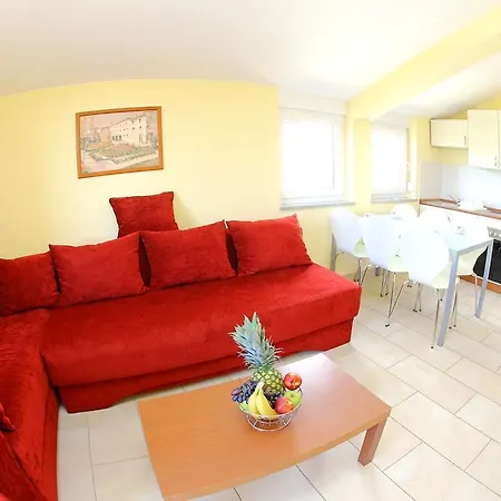Solaris Modern & Comfortable Apartments With Free Private Parking