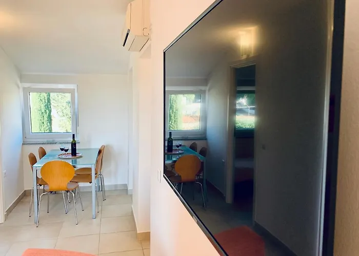Апартаменты Solaris Modern With Sea View & Free Private Parking *