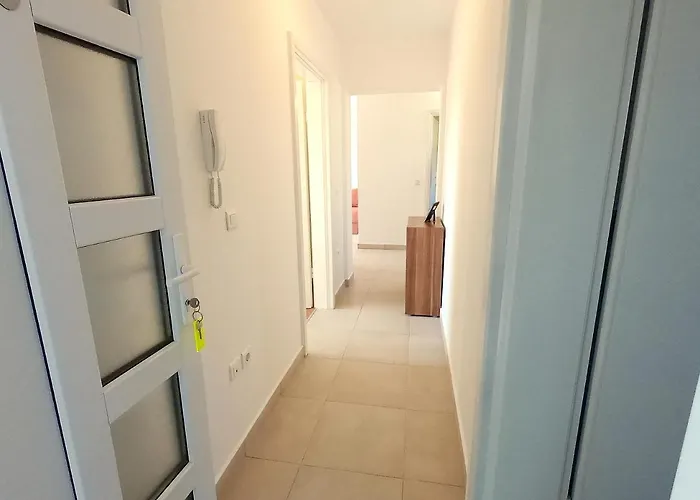 Solaris Modern With Sea View & Free Private Parking Апартаменты *