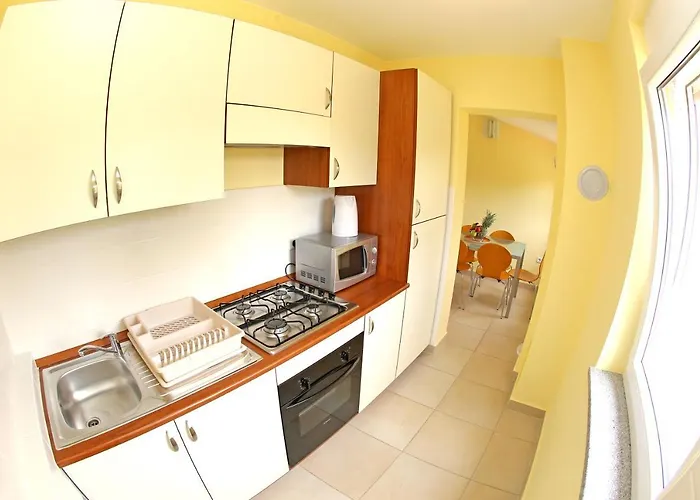 Апартаменты Solaris Modern With Sea View & Free Private Parking